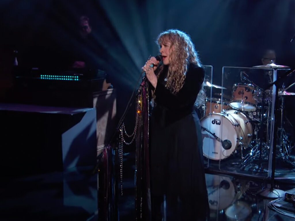 Watch Stevie Nicks Play Women’s Rights Anthem ‘the Lighthouse’ On