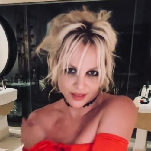 Britney Spears Reveals She's Moved To Mexico