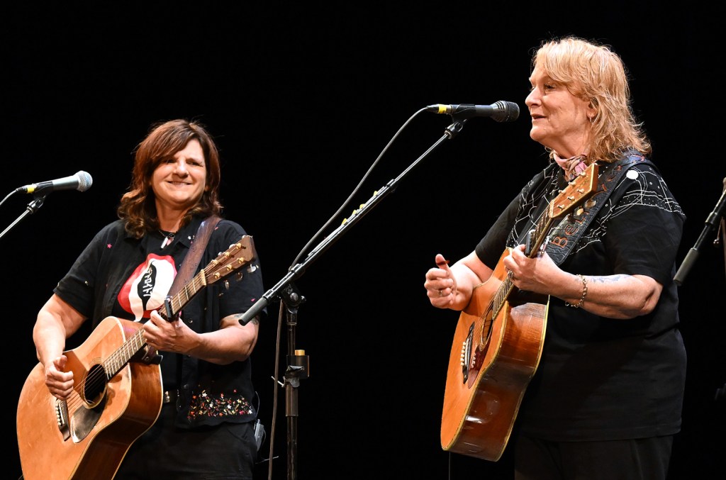 Indigo Girls To Receive Lifetime Achievement Award At International Folk