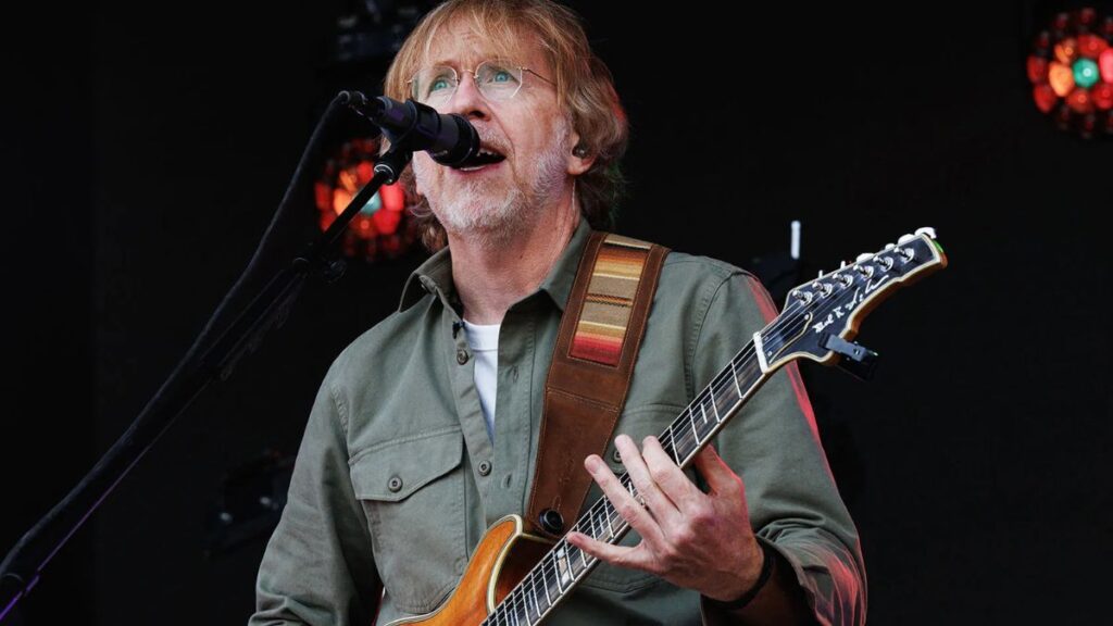 Trey Anastasio Announces 2025 Solo Acoustic Tour